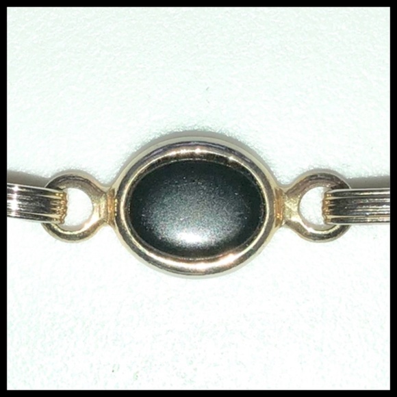 πHPπ VINTAGE Black Lucite 7 Cabochon Gold Tone Scarab Bracelet with Extender - Picture 2 of 6